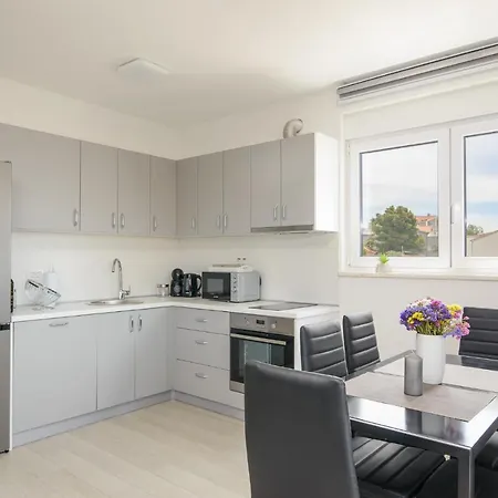 Manuela * オクルグ・ゴルニ